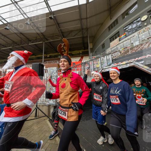 07.12.2025 - St. Pauli X-Mass-Run No. 15 Michael Strokosch http://msf.ph/oto/9361529 07.12.2025 11:14:42 Laufen 232, 2239, 20, 1516, 12, 1515, 304 meine-sportfotos.de