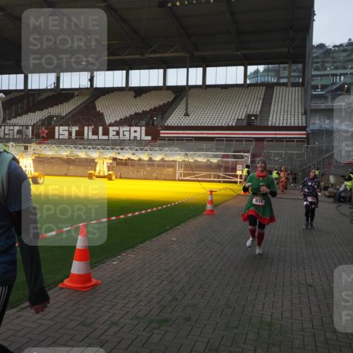 07.12.2025 - St. Pauli X-Mass-Run No. 15 Fabian Wolf http://msf.ph/oto/9361531 07.12.2025 09:59:14 Ziel 939, 1120, 2529, 2657, 3147, 3345 meine-sportfotos.de