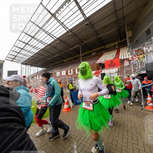 07.12.2025 - St. Pauli X-Mass-Run No. 15 Michael Strokosch http://msf.ph/oto/9361552 07.12.2025 11:15:22 Laufen 49, 288, 282, 279 meine-sportfotos.de