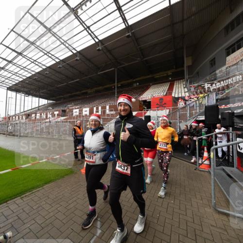 07.12.2025 - St. Pauli X-Mass-Run No. 15 Michael Strokosch http://msf.ph/oto/9361555 07.12.2025 11:15:26 Laufen 3391, 3437, 711, 2334 meine-sportfotos.de