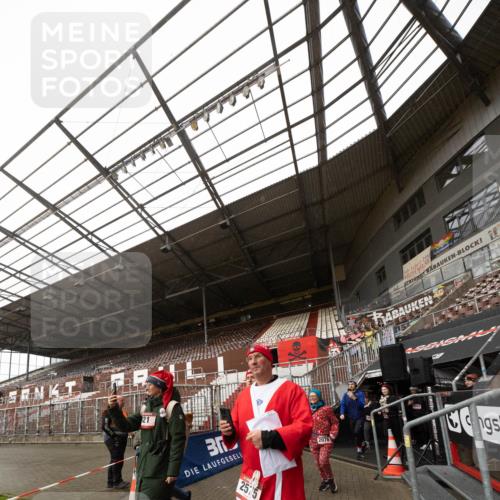 07.12.2025 - St. Pauli X-Mass-Run No. 15 Michael Strokosch http://msf.ph/oto/9361560 07.12.2025 11:15:38 Laufen 21, 2575, 2076 meine-sportfotos.de