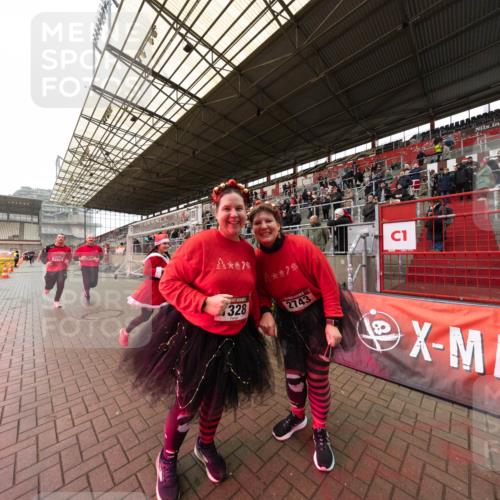 07.12.2025 - St. Pauli X-Mass-Run No. 15 Michael Strokosch http://msf.ph/oto/9361577 07.12.2025 11:17:18 Laufen 2266, 328, 2743, 1 meine-sportfotos.de