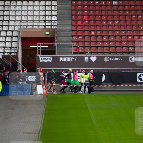 07.12.2025 - St. Pauli X-Mass-Run No. 15 Michael Strokosch http://msf.ph/oto/9361674 07.12.2025 11:34:49 Laufen 38, 27 meine-sportfotos.de