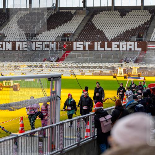 07.12.2025 - St. Pauli X-Mass-Run No. 15 Michael Strokosch http://msf.ph/oto/9361689 07.12.2025 11:35:34 Laufen 4337, 336, 4317, 4316, 137 meine-sportfotos.de
