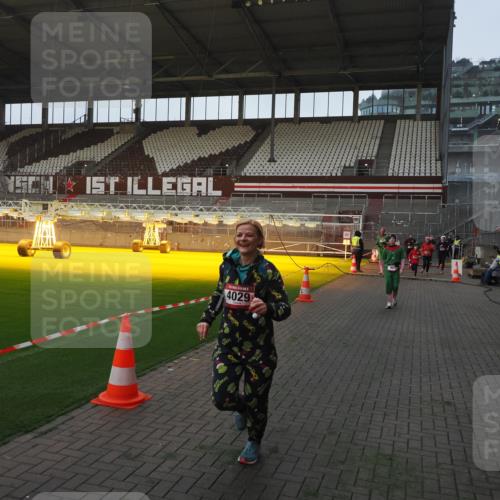 07.12.2025 - St. Pauli X-Mass-Run No. 15 Fabian Wolf http://msf.ph/oto/9361747 07.12.2025 09:59:30 Ziel 488, 961, 2204, 2207, 2657, 4029, 4052, 4465 meine-sportfotos.de