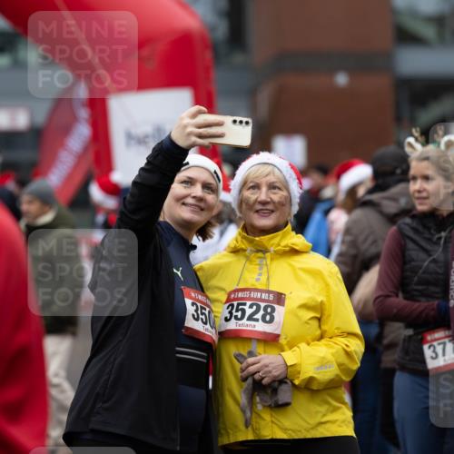 07.12.2025 - St. Pauli X-Mass-Run No. 15 Michael Strokosch http://msf.ph/oto/9361811 07.12.2025 11:57:05 Laufen 15, 35, 3528, 3770 meine-sportfotos.de
