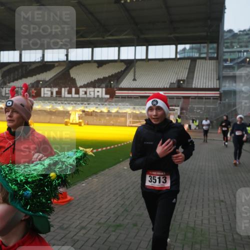 07.12.2025 - St. Pauli X-Mass-Run No. 15 Fabian Wolf http://msf.ph/oto/9361812 07.12.2025 09:59:37 Ziel 488, 910, 911, 961, 1763, 2204, 2207, 3513, 4029, 4051, 4052, 4465 meine-sportfotos.de