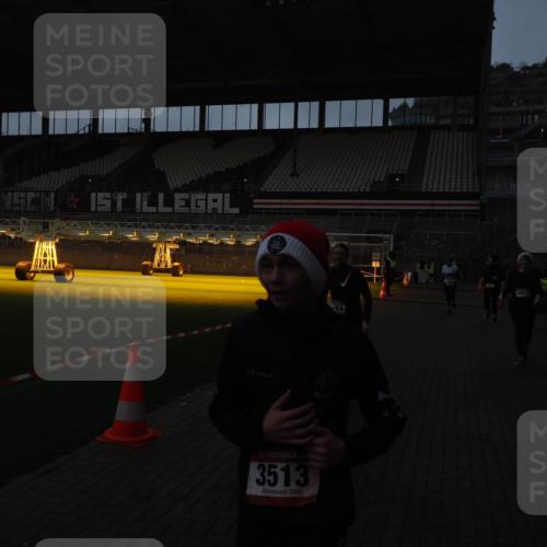 07.12.2025 - St. Pauli X-Mass-Run No. 15 Fabian Wolf http://msf.ph/oto/9361816 07.12.2025 09:59:38 Ziel 488, 910, 911, 961, 1763, 2204, 3513, 4029, 4051, 4052, 4465 meine-sportfotos.de