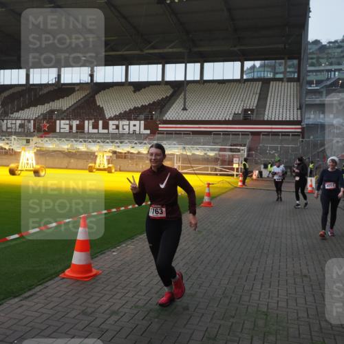 07.12.2025 - St. Pauli X-Mass-Run No. 15 Fabian Wolf http://msf.ph/oto/9361827 07.12.2025 09:59:38 Ziel 488, 910, 911, 961, 1763, 2204, 3513, 4029, 4051, 4052, 4465 meine-sportfotos.de