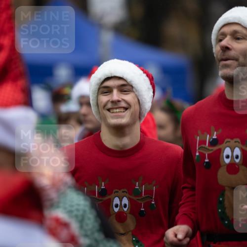 07.12.2025 - St. Pauli X-Mass-Run No. 15 Michael Strokosch http://msf.ph/oto/9361850 07.12.2025 12:20:01 Laufen 90 meine-sportfotos.de