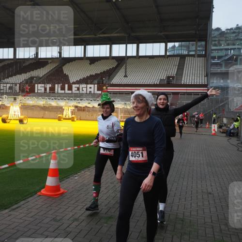 07.12.2025 - St. Pauli X-Mass-Run No. 15 Fabian Wolf http://msf.ph/oto/9361852 07.12.2025 09:59:42 Ziel 488, 910, 911, 961, 1763, 2186, 2729, 3513, 4029, 4051, 4052, 4465 meine-sportfotos.de