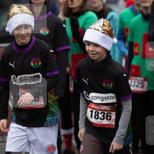 07.12.2025 - St. Pauli X-Mass-Run No. 15 Michael Strokosch http://msf.ph/oto/9361921 07.12.2025 12:30:19 Laufen 76, 9119, 1910, 15, 1836, 1910, 10, 1325, 827 meine-sportfotos.de