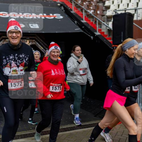 07.12.2025 - St. Pauli X-Mass-Run No. 15 Michael Strokosch http://msf.ph/oto/9361928 07.12.2025 10:32:57 Laufen 54, 5, 1572, 218, 1571, 88, 24209 meine-sportfotos.de