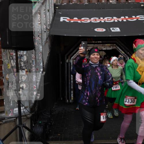 07.12.2025 - St. Pauli X-Mass-Run No. 15 Michael Strokosch http://msf.ph/oto/9361934 07.12.2025 10:33:01 Laufen 10, 1481, 3330, 3333 meine-sportfotos.de
