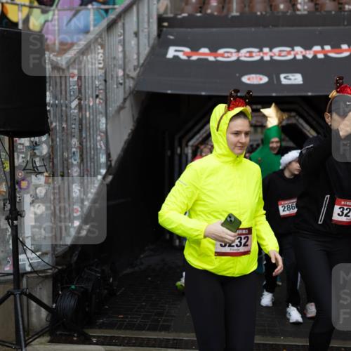 07.12.2025 - St. Pauli X-Mass-Run No. 15 Michael Strokosch http://msf.ph/oto/9361956 07.12.2025 10:33:29 Laufen 232, 286, 3213, 211 meine-sportfotos.de