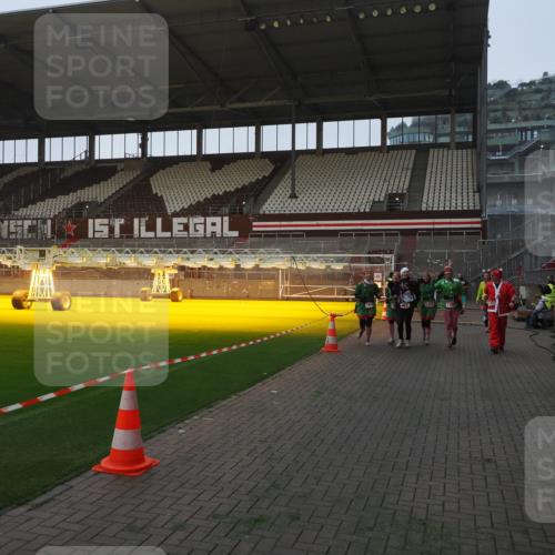07.12.2025 - St. Pauli X-Mass-Run No. 15 Fabian Wolf http://msf.ph/oto/9362065 07.12.2025 10:00:05 Ziel 802, 1112, 1333, 1354, 1360, 1404, 2140, 2141, 2964 meine-sportfotos.de
