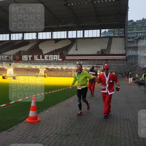 07.12.2025 - St. Pauli X-Mass-Run No. 15 Fabian Wolf http://msf.ph/oto/9362137 07.12.2025 10:00:12 Ziel 802, 1333, 1354, 1360, 1404, 2140, 2141, 4129 meine-sportfotos.de