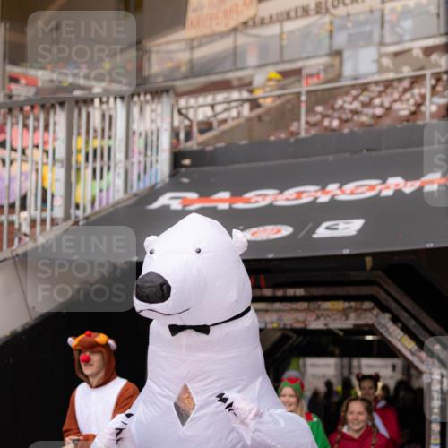 07.12.2025 - St. Pauli X-Mass-Run No. 15 Michael Strokosch http://msf.ph/oto/9362152 07.12.2025 10:35:21 Laufen 15, 3799, 3836 meine-sportfotos.de