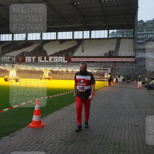 07.12.2025 - St. Pauli X-Mass-Run No. 15 Fabian Wolf http://msf.ph/oto/9362177 07.12.2025 10:00:15 Ziel 802, 1333, 1354, 1360, 1404, 2140, 2141, 4129 meine-sportfotos.de