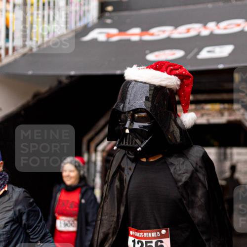 07.12.2025 - St. Pauli X-Mass-Run No. 15 Michael Strokosch http://msf.ph/oto/9362182 07.12.2025 10:35:34 Laufen 15, 1256 meine-sportfotos.de