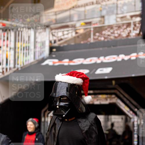 07.12.2025 - St. Pauli X-Mass-Run No. 15 Michael Strokosch http://msf.ph/oto/9362184 07.12.2025 10:35:34 Laufen 15, 1256 meine-sportfotos.de