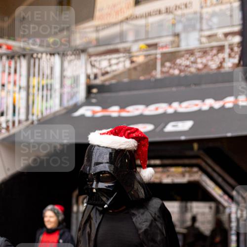 07.12.2025 - St. Pauli X-Mass-Run No. 15 Michael Strokosch http://msf.ph/oto/9362186 07.12.2025 10:35:34 Laufen 15, 1256 meine-sportfotos.de