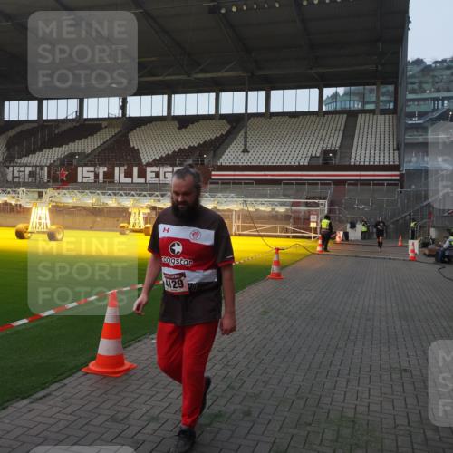 07.12.2025 - St. Pauli X-Mass-Run No. 15 Fabian Wolf http://msf.ph/oto/9362194 07.12.2025 10:00:16 Ziel 802, 1333, 1354, 1360, 1404, 2140, 2141, 3336, 4129 meine-sportfotos.de