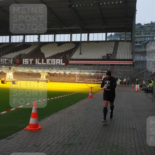 07.12.2025 - St. Pauli X-Mass-Run No. 15 Fabian Wolf http://msf.ph/oto/9362202 07.12.2025 10:00:23 Ziel 3336, 4129 meine-sportfotos.de