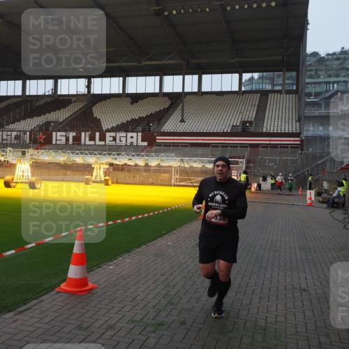 07.12.2025 - St. Pauli X-Mass-Run No. 15 Fabian Wolf http://msf.ph/oto/9362212 07.12.2025 10:00:24 Ziel 3336, 4129 meine-sportfotos.de