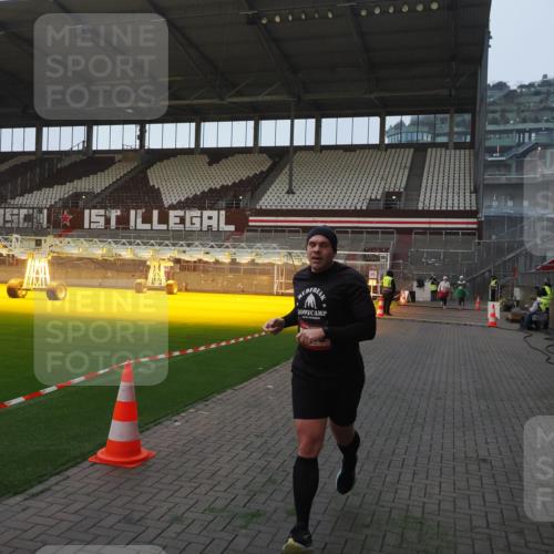 07.12.2025 - St. Pauli X-Mass-Run No. 15 Fabian Wolf http://msf.ph/oto/9362215 07.12.2025 10:00:24 Ziel 3336, 4129 meine-sportfotos.de
