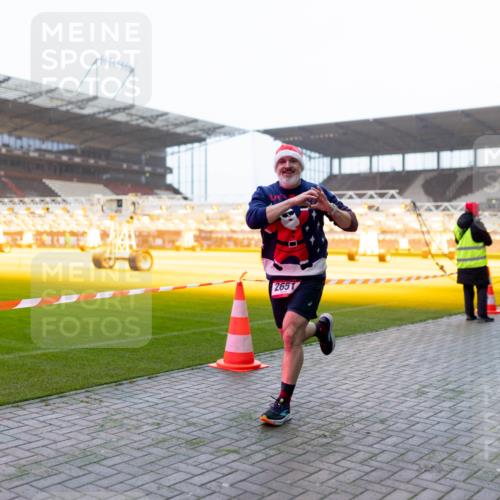 07.12.2025 - St. Pauli X-Mass-Run No. 15 Michael Strokosch http://msf.ph/oto/9362280 07.12.2025 10:54:19 Laufen 2651 meine-sportfotos.de