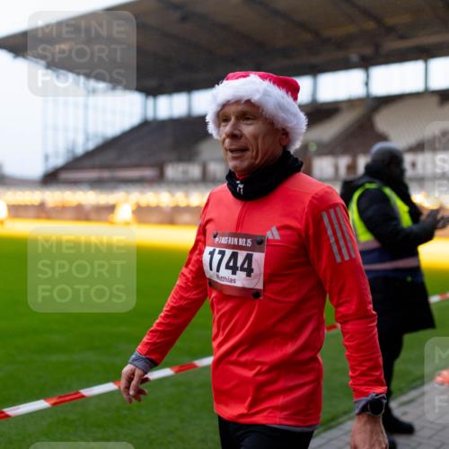 07.12.2025 - St. Pauli X-Mass-Run No. 15 Michael Strokosch http://msf.ph/oto/9362334 07.12.2025 10:55:46 Laufen 15, 1744 meine-sportfotos.de