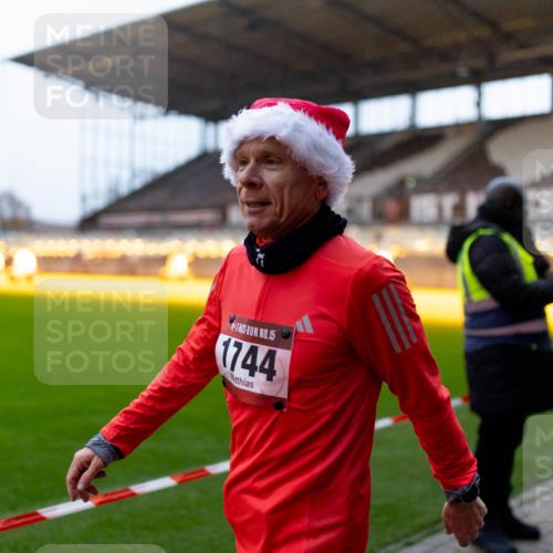 07.12.2025 - St. Pauli X-Mass-Run No. 15 Michael Strokosch http://msf.ph/oto/9362336 07.12.2025 10:55:46 Laufen 15, 1744 meine-sportfotos.de