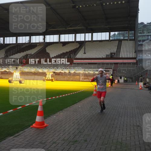 07.12.2025 - St. Pauli X-Mass-Run No. 15 Fabian Wolf http://msf.ph/oto/9362394 07.12.2025 10:00:44 Ziel 855, 1418, 1976, 2348, 3084 meine-sportfotos.de