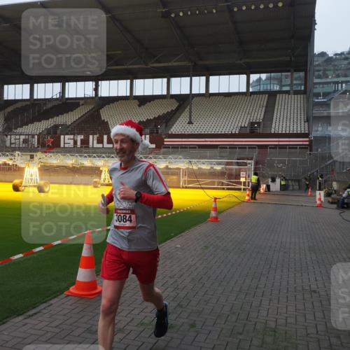 07.12.2025 - St. Pauli X-Mass-Run No. 15 Fabian Wolf http://msf.ph/oto/9362417 07.12.2025 10:00:45 Ziel 855, 1418, 1976, 2348, 3084 meine-sportfotos.de