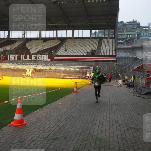 07.12.2025 - St. Pauli X-Mass-Run No. 15 Fabian Wolf http://msf.ph/oto/9362426 07.12.2025 10:00:53 Ziel 1050, 2378, 3084 meine-sportfotos.de