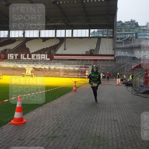 07.12.2025 - St. Pauli X-Mass-Run No. 15 Fabian Wolf http://msf.ph/oto/9362431 07.12.2025 10:00:53 Ziel 1050, 2378, 3084 meine-sportfotos.de