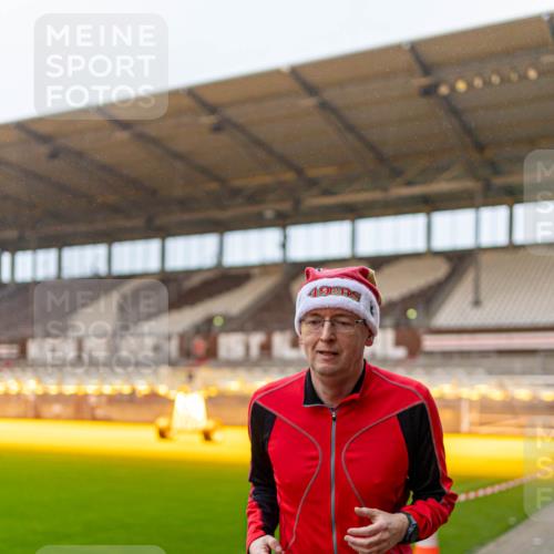 07.12.2025 - St. Pauli X-Mass-Run No. 15 Michael Strokosch http://msf.ph/oto/9362432 07.12.2025 10:57:11 Laufen 49, 3320 meine-sportfotos.de
