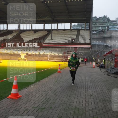 07.12.2025 - St. Pauli X-Mass-Run No. 15 Fabian Wolf http://msf.ph/oto/9362435 07.12.2025 10:00:53 Ziel 1050, 2378, 3084 meine-sportfotos.de