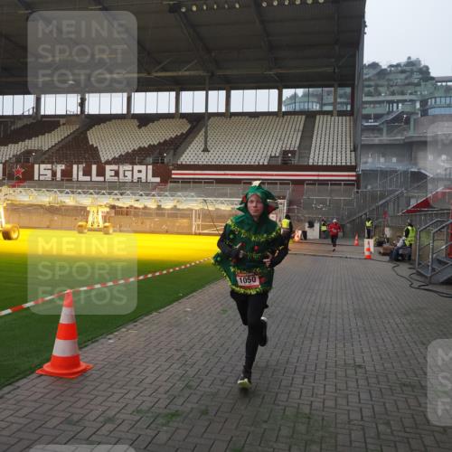 07.12.2025 - St. Pauli X-Mass-Run No. 15 Fabian Wolf http://msf.ph/oto/9362447 07.12.2025 10:00:54 Ziel 1050, 2378, 3084 meine-sportfotos.de