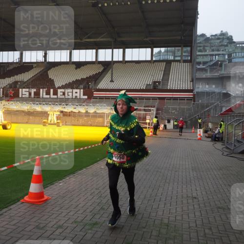 07.12.2025 - St. Pauli X-Mass-Run No. 15 Fabian Wolf http://msf.ph/oto/9362452 07.12.2025 10:00:54 Ziel 1050, 2378, 3084 meine-sportfotos.de