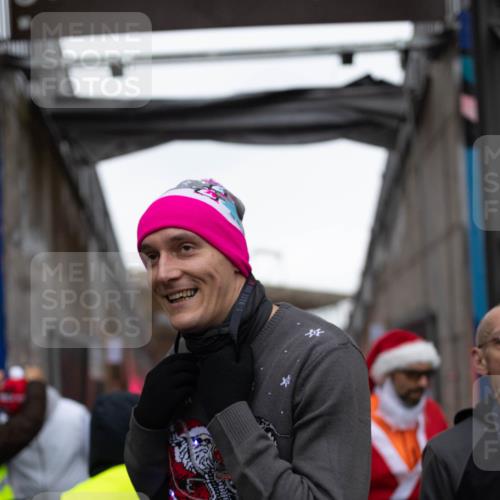 07.12.2025 - St. Pauli X-Mass-Run No. 15 Michael Strokosch http://msf.ph/oto/9362478 07.12.2025 10:59:18 Laufen 15, 542, 179 meine-sportfotos.de