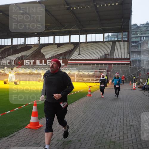 07.12.2025 - St. Pauli X-Mass-Run No. 15 Fabian Wolf http://msf.ph/oto/9362540 07.12.2025 10:01:16 Ziel 780, 783, 801, 1887, 1892, 2528 meine-sportfotos.de