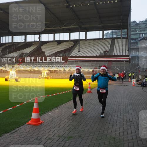 07.12.2025 - St. Pauli X-Mass-Run No. 15 Fabian Wolf http://msf.ph/oto/9362554 07.12.2025 10:01:18 Ziel 780, 783, 801, 1124, 1887, 1892, 2528 meine-sportfotos.de