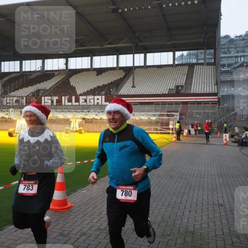 07.12.2025 - St. Pauli X-Mass-Run No. 15 Fabian Wolf http://msf.ph/oto/9362577 07.12.2025 10:01:20 Ziel 780, 783, 801, 1124, 1887, 1892, 2528 meine-sportfotos.de