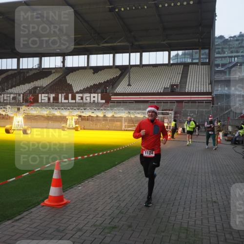 07.12.2025 - St. Pauli X-Mass-Run No. 15 Fabian Wolf http://msf.ph/oto/9362592 07.12.2025 10:01:25 Ziel 118, 393, 780, 783, 1124, 1294, 1760, 2528 meine-sportfotos.de
