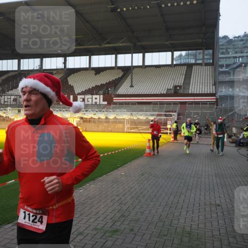 07.12.2025 - St. Pauli X-Mass-Run No. 15 Fabian Wolf http://msf.ph/oto/9362617 07.12.2025 10:01:27 Ziel 118, 393, 780, 783, 804, 1124, 1294, 1760, 2528, 3187, 3878 meine-sportfotos.de