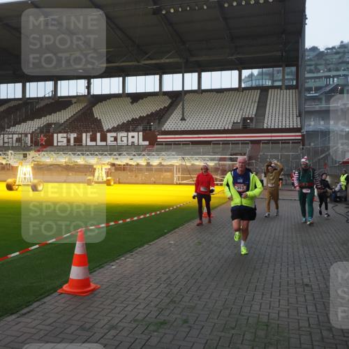 07.12.2025 - St. Pauli X-Mass-Run No. 15 Fabian Wolf http://msf.ph/oto/9362620 07.12.2025 10:01:29 Ziel 118, 393, 780, 783, 804, 1124, 1294, 1760, 3187, 3878 meine-sportfotos.de