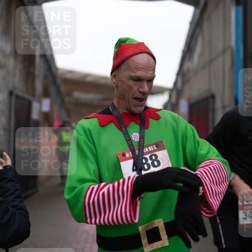 07.12.2025 - St. Pauli X-Mass-Run No. 15 Michael Strokosch http://msf.ph/oto/9362622 07.12.2025 11:00:09 Laufen 15, 15, 88, 3405 meine-sportfotos.de