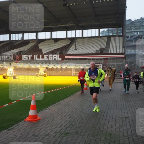 07.12.2025 - St. Pauli X-Mass-Run No. 15 Fabian Wolf http://msf.ph/oto/9362628 07.12.2025 10:01:29 Ziel 118, 393, 780, 783, 804, 1124, 1294, 1760, 3187, 3878 meine-sportfotos.de